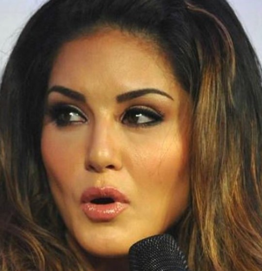 Sunny Leone Crying Porn - Girl mocks Sunny Leone for her former profession, here's how she replied |  The Youth