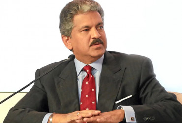 Anand Mahindra gives an Awesome reply to a Guy who asked how he relishes Sunday