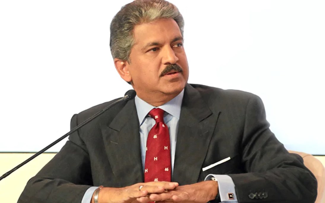 Anand Mahindra gives an Awesome reply to a Guy who asked how he relishes Sunday