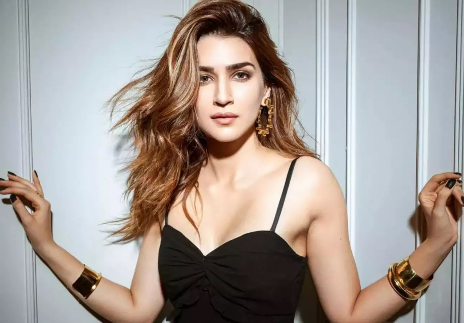 Bhairavi Goswami slams Kriti Sanon with "Even College Students Look Better" remark, the actress gave it back!