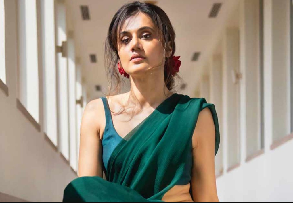 Hater called Taapsee a ‘faltu heroine’; here's how she replied!