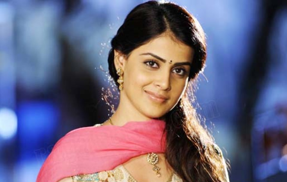 Hater tries to mess with Genelia, the cute actress comes up with an awesome reply!