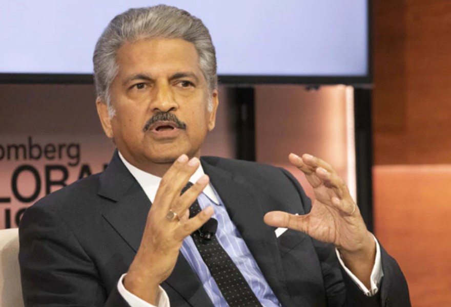 Anand Mahindra Was Asked When He'll Become Richest Man in India, His Reply Wins Hearts!