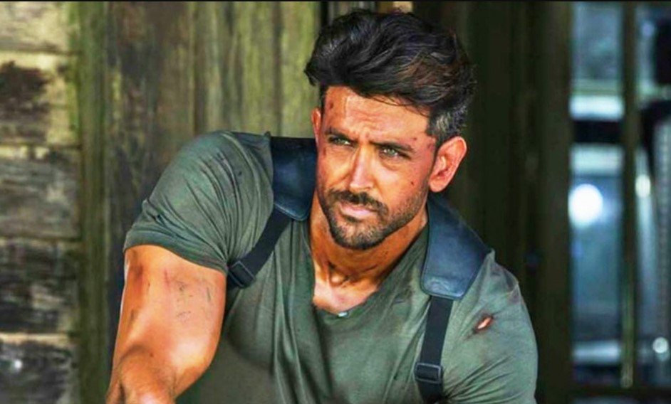 B'wood star Hrithik Roshan replies to fan who requested him to get her Air Conditioner serviced