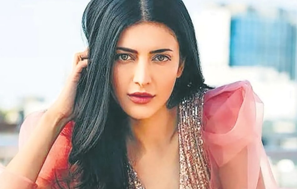 Shruti Haasan is one of the popular celebrities in the Indian film industry. She predominantly appears in Tamil and Telugu movies.