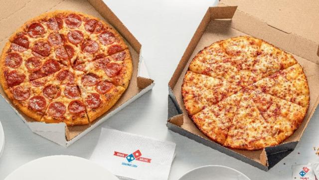 Dominos reacts after a Man shares pics of 'Glass pieces' in his Pizza!