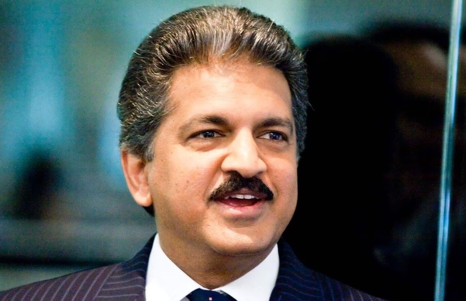 Anand Mahindra replies to a Man Asking For Rs 1 Lakh To Buy His Company Shares!