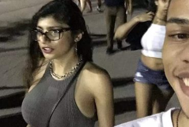 Mia Khalifa Punches A Fan Who Took Selfie With Her, Here's What She Tweeted