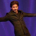 Fan asks a Stupid question to SRK but King Khan delivers a witty reply!