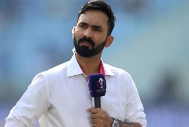 Dinesh Karthik responds after a Fan mistakes him for Vikrant Massey