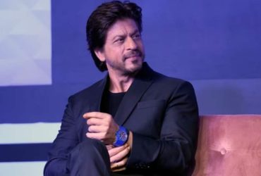 Fan asks SRK, "What do you think about my bike? Is it cool?" Here's what the actor responded