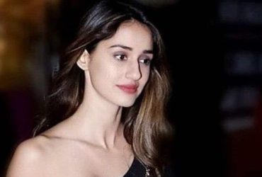 Disha gives a quick reply to Tiger Shroff's Sister who wanted to know size of her Outfit, see details