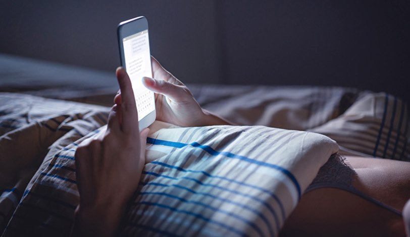 7 Short Reasons Why You Should Not Use Your Phone Immediately After Waking Up In The Morning!