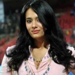 Fan tags Mayanti Langer and says, "I wish I was influential enough to take you out for dinner", she drops a superb reply