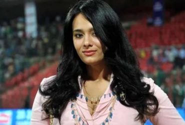 Fan tags Mayanti Langer and says, "I wish I was influential enough to take you out for dinner", she drops a superb reply