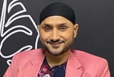 Harbhajan Singh drops a witty reply on Shikhar Dhawan's Instagram post