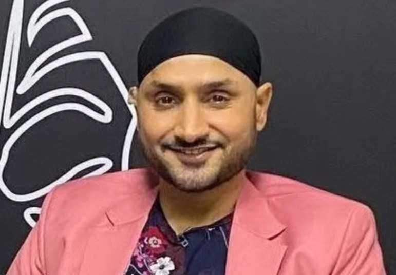 Harbhajan Singh drops a witty reply on Shikhar Dhawan's Instagram post