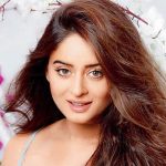 Mahhi Vij body shamed for baby weight; silences hater with a stunning reply