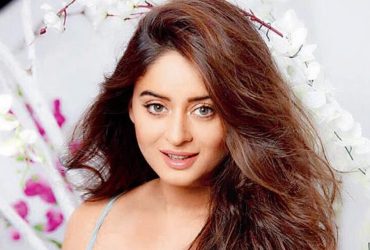 Mahhi Vij body shamed for baby weight; silences hater with a stunning reply